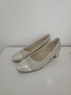 Trotters Pearl Block Heels